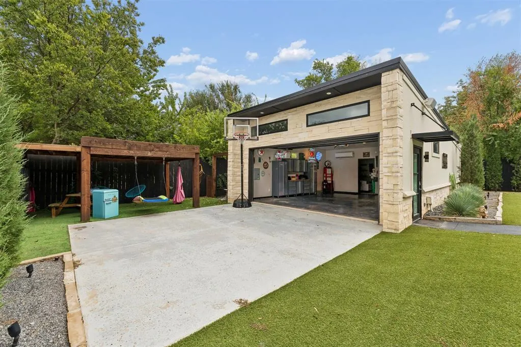 Photo 44 — 2824 Guilford Lane, Oklahoma City, OK 73120