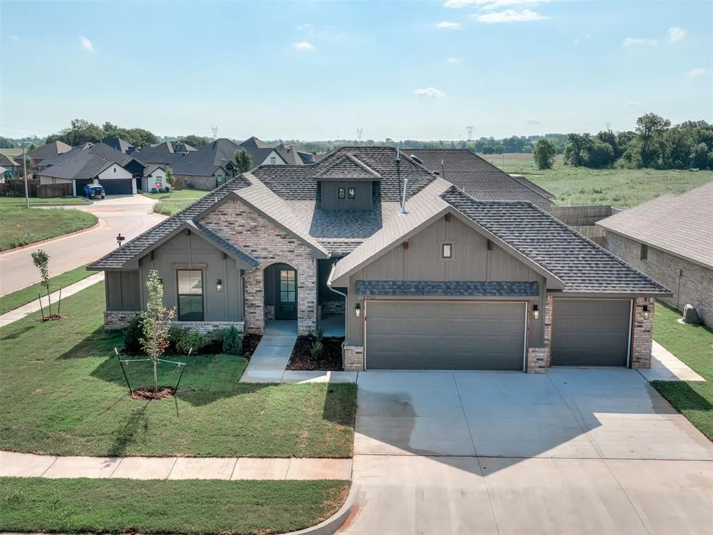Front exterior — 4900 Vine Cliff Road, Mustang, OK 73064