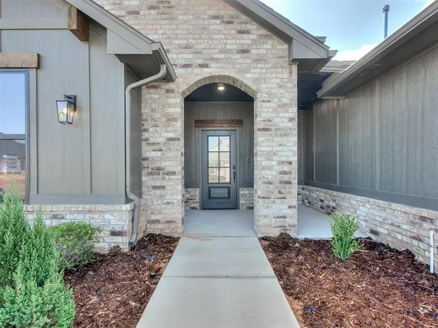 Photo 2 — 4900 Vine Cliff Road, Mustang, OK 73064