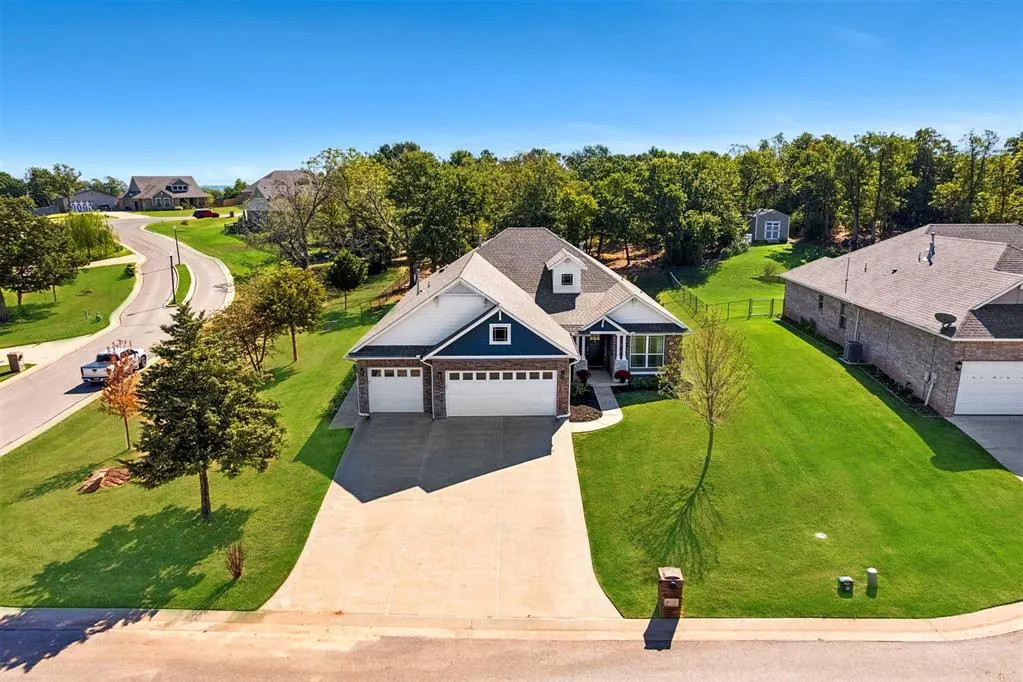 Front exterior — 8710 Overlook Drive, Guthrie, OK 73044