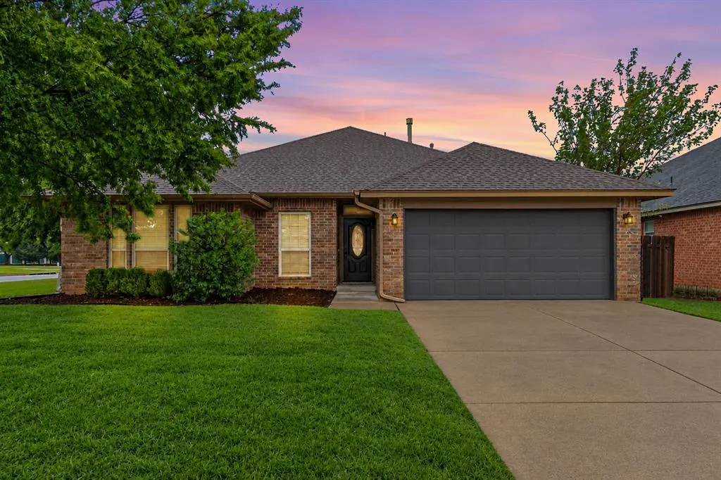 Front exterior — 2222 Appalachian Trail, Edmond, OK 73003