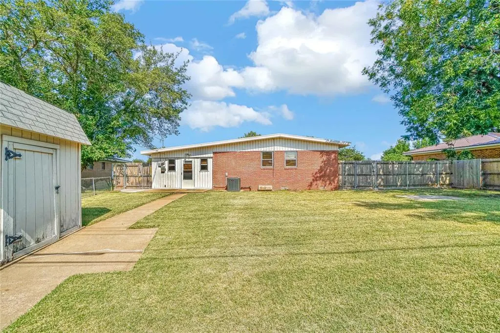 Photo 31 — 1909 N Flamingo Lane, Altus, OK 73521