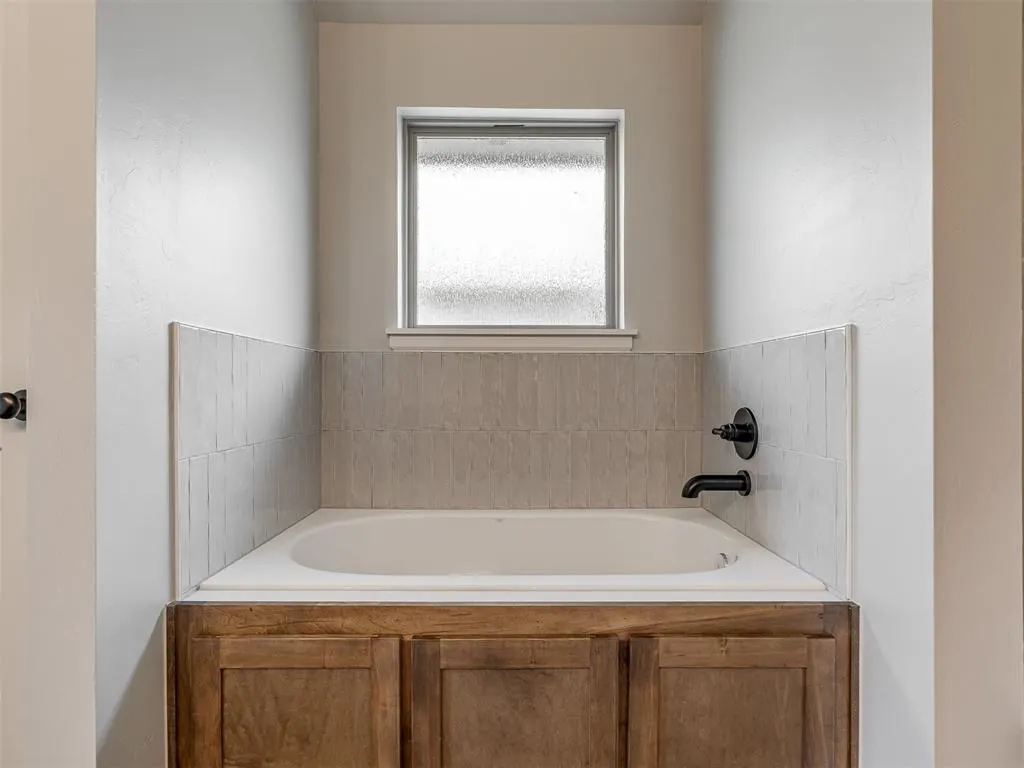 Photo 15 — 4901 Misty Wood Lane, Mustang, OK 73064