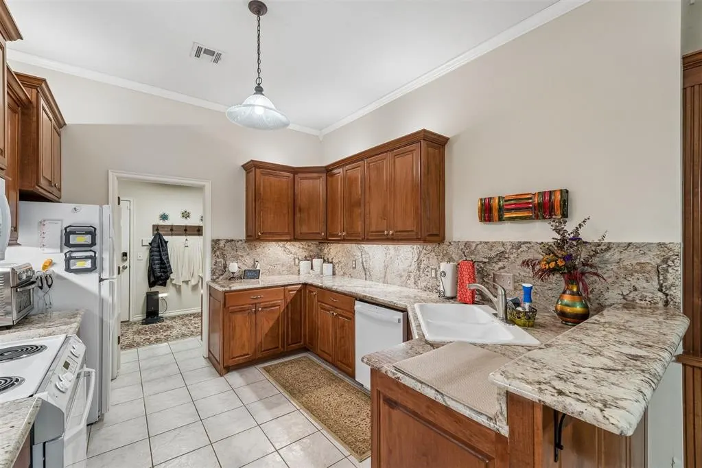 Photo 12 — 15508 Swallowtail Road, Edmond, OK 73013