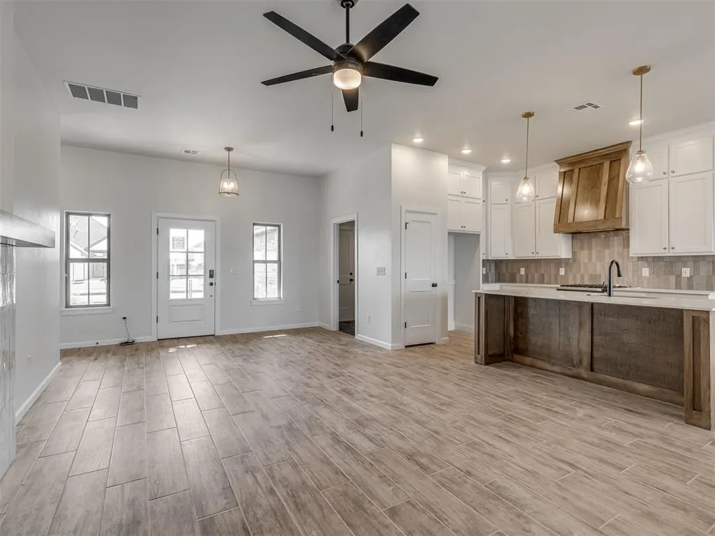 Photo 2 — 4913 Misty Wood Lane, Mustang, OK 73064