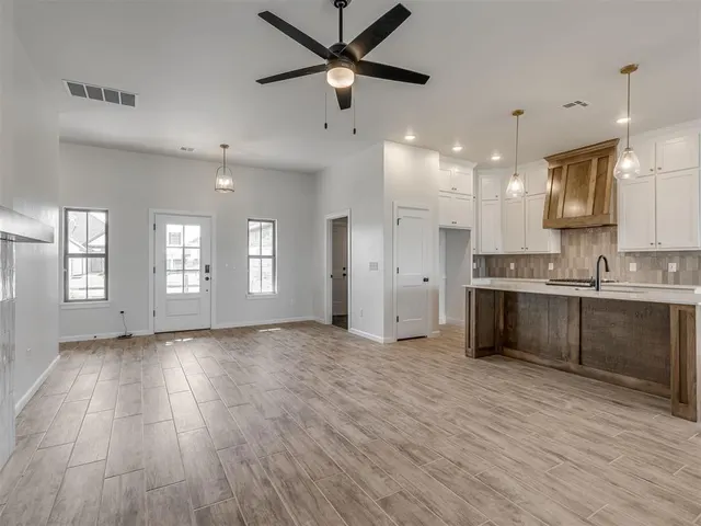 Photo 2 — 4913 Misty Wood Lane, Mustang, OK 73064