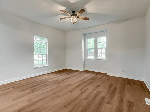 Photo 4 — 517 E Perkins Avenue, Guthrie, OK 73044