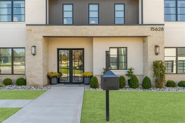 Photo 2 — 15628 Woodleaf Lane, Edmond, OK 73013