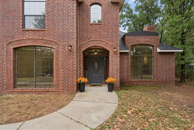Photo 2 — 12222 Canyon Circle Circle, Guthrie, OK 73044