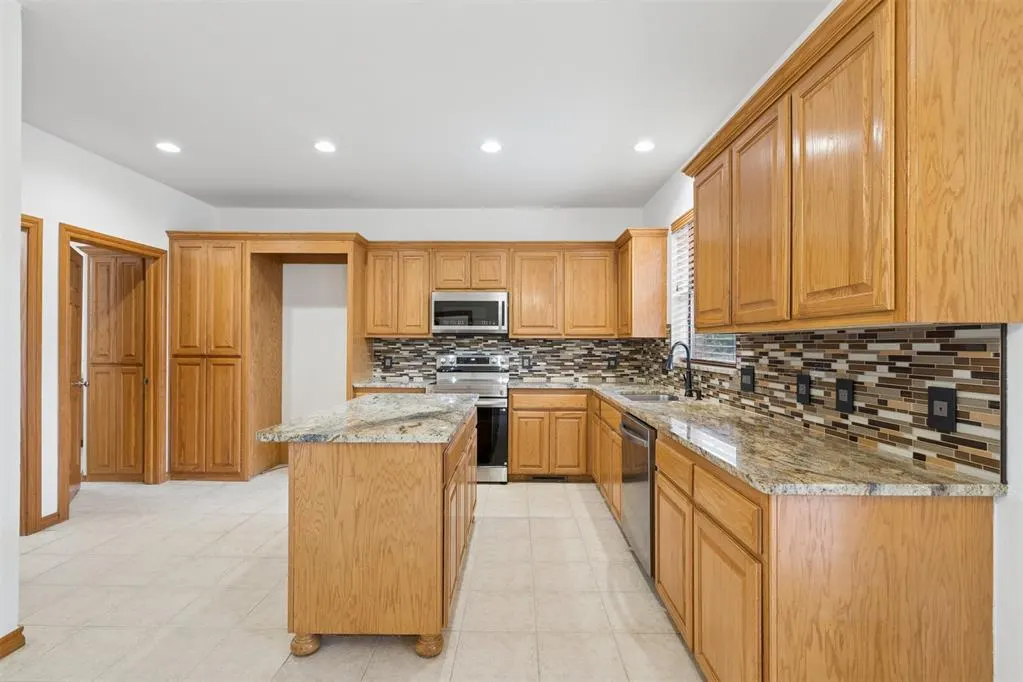 Photo 11 — 12222 Canyon Circle Circle, Guthrie, OK 73044
