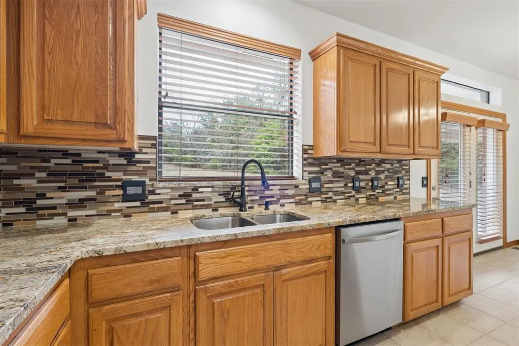 Photo 12 — 12222 Canyon Circle Circle, Guthrie, OK 73044