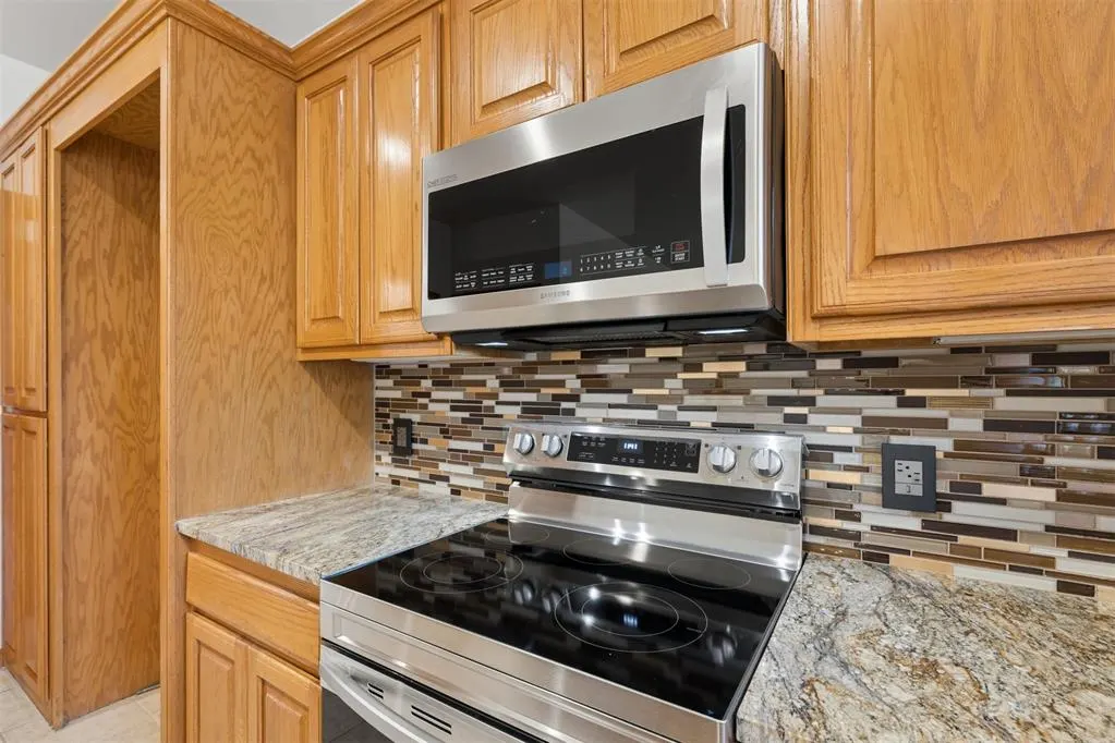 Photo 14 — 12222 Canyon Circle Circle, Guthrie, OK 73044