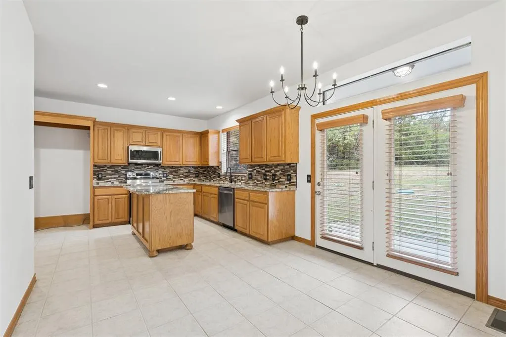 Photo 15 — 12222 Canyon Circle Circle, Guthrie, OK 73044