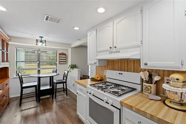 Photo 7 — 701 Cherryvale Road, Edmond, OK 73003