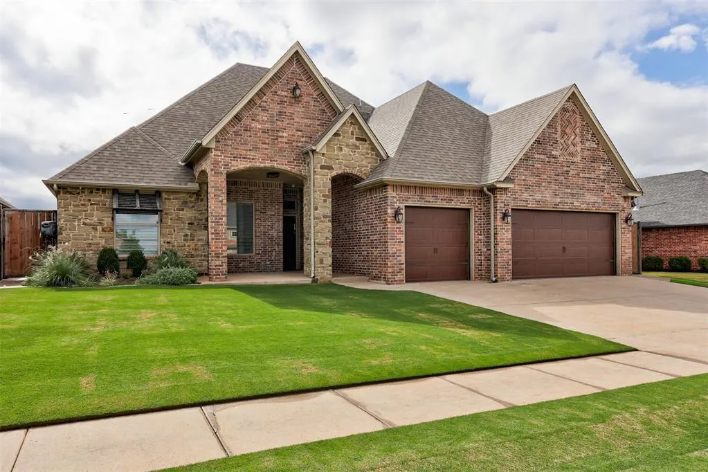Photo 2 — 18513 Haslemere Lane, Edmond, OK 73012
