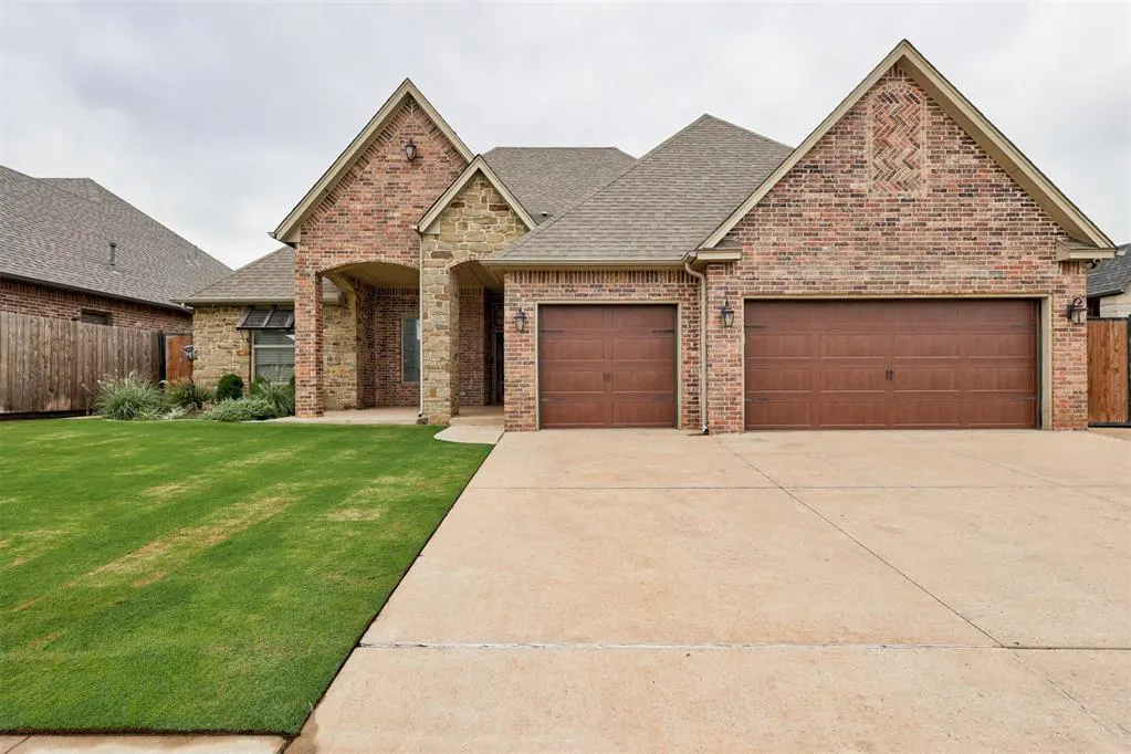 Photo 3 — 18513 Haslemere Lane, Edmond, OK 73012
