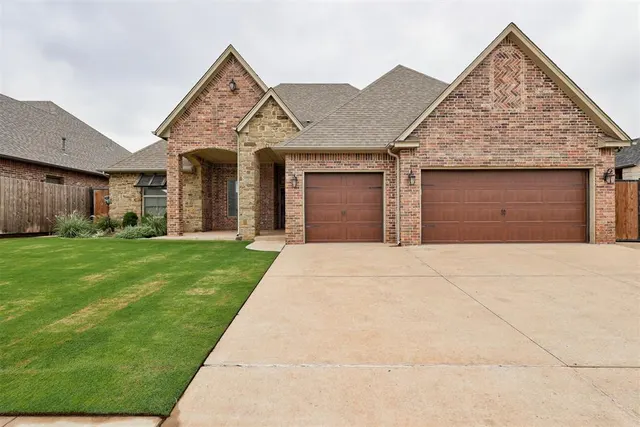 Photo 3 — 18513 Haslemere Lane, Edmond, OK 73012
