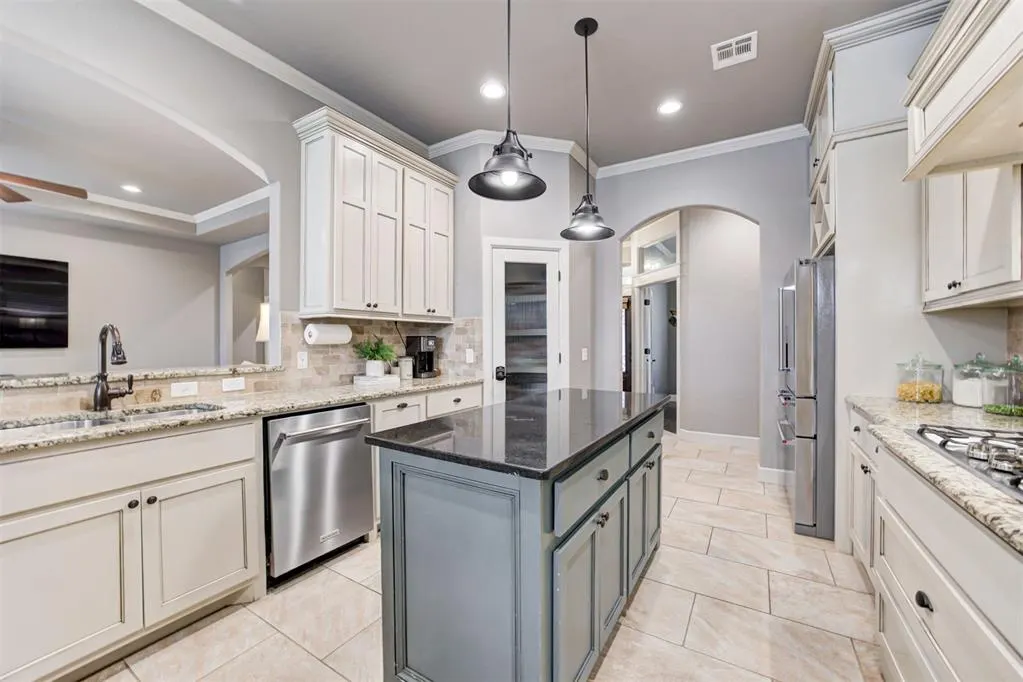 Photo 10 — 18513 Haslemere Lane, Edmond, OK 73012
