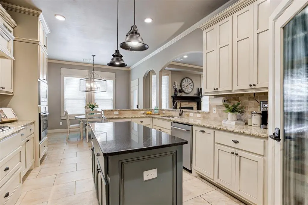 Photo 13 — 18513 Haslemere Lane, Edmond, OK 73012
