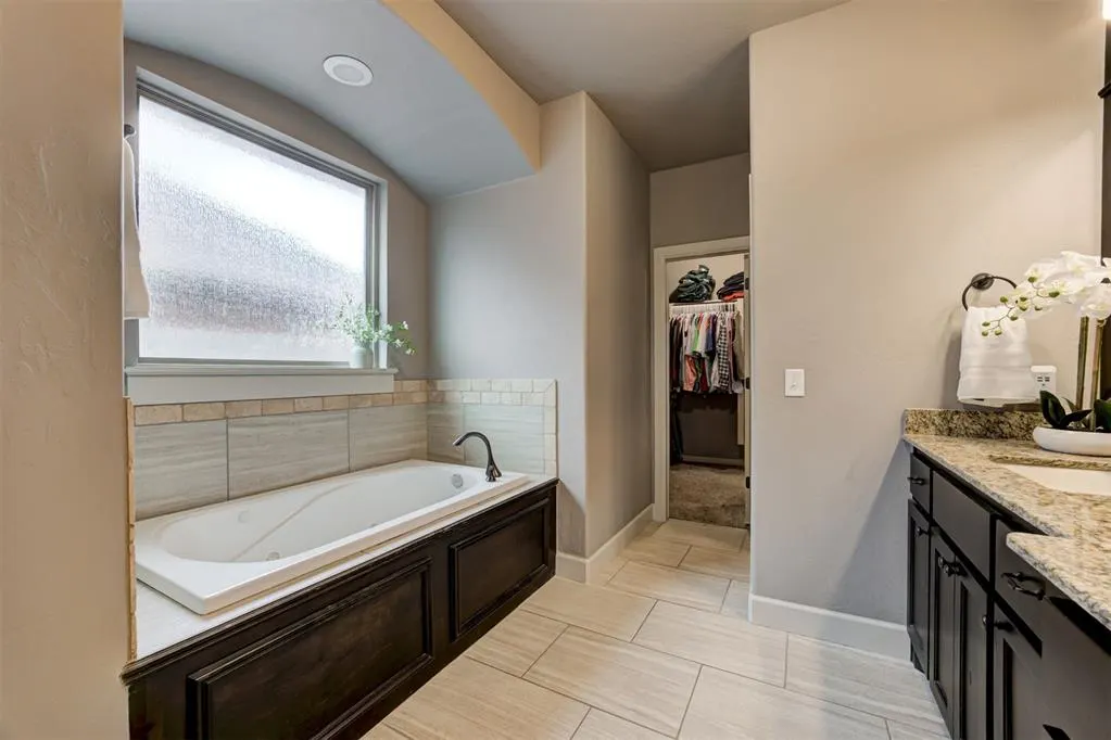 Photo 18 — 18513 Haslemere Lane, Edmond, OK 73012