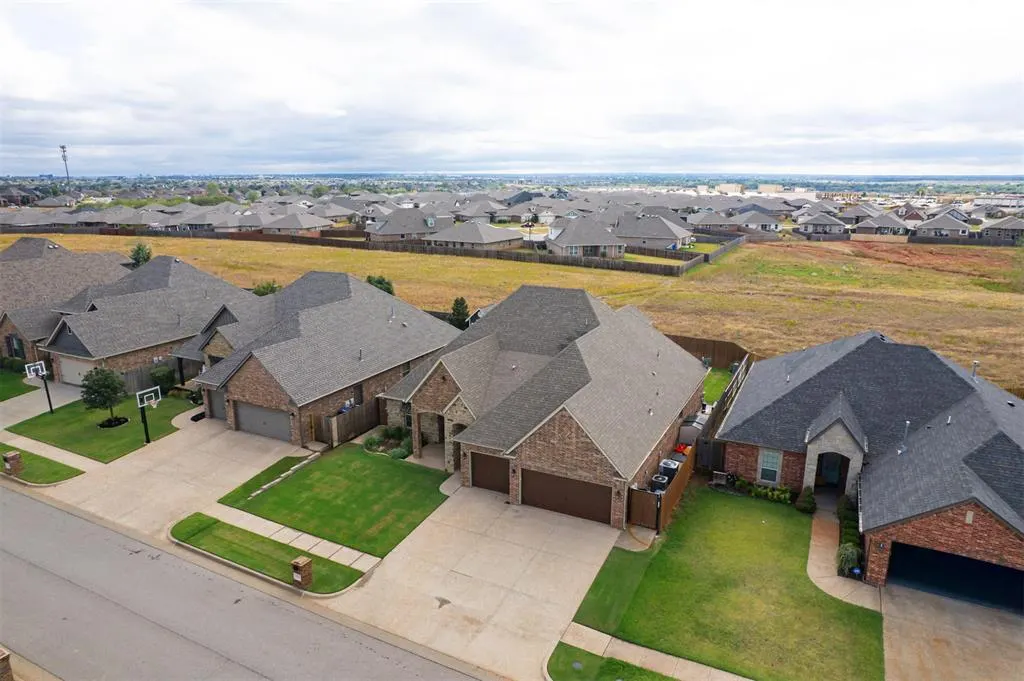 Photo 40 — 18513 Haslemere Lane, Edmond, OK 73012