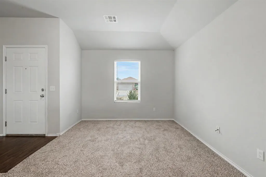 Photo 3 — 9638 High Noon Road, Yukon, OK 73099