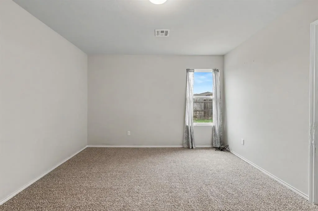 Photo 9 — 9638 High Noon Road, Yukon, OK 73099
