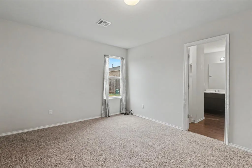 Photo 11 — 9638 High Noon Road, Yukon, OK 73099