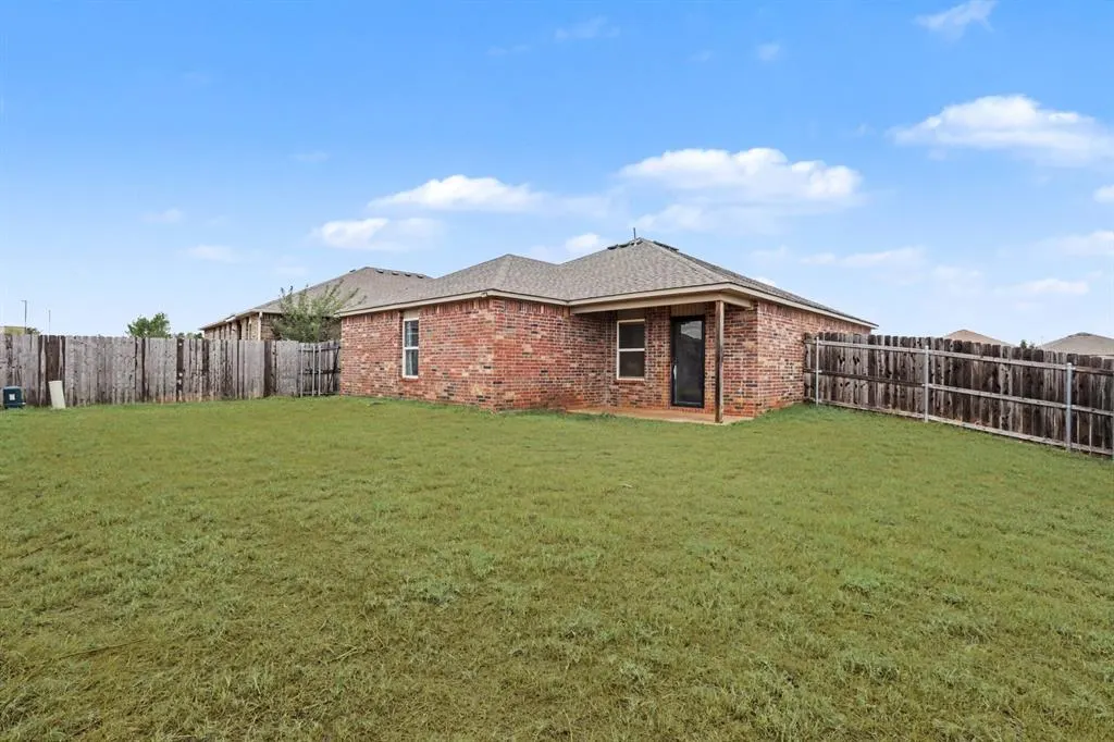 Photo 18 — 9638 High Noon Road, Yukon, OK 73099