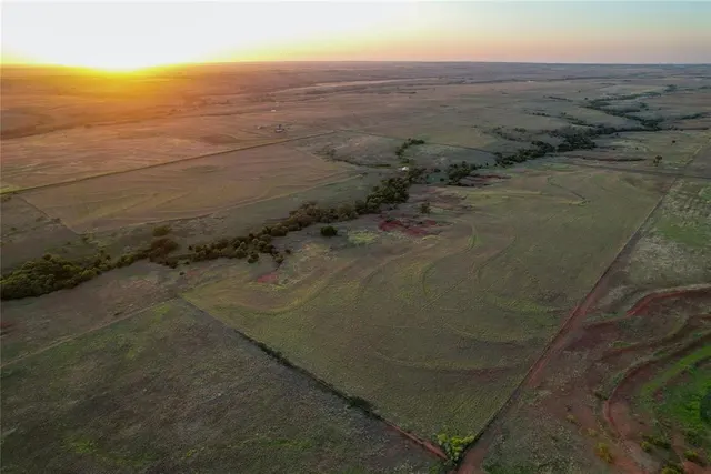 Photo 5 — 160 Acres - E 1150 & N 1860 Roads, Sayre, OK 73662