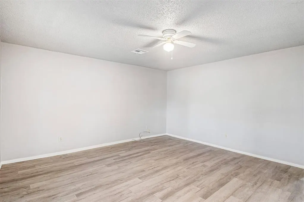 Photo 4 — 744 NW 111th Street, Oklahoma City, OK 73114
