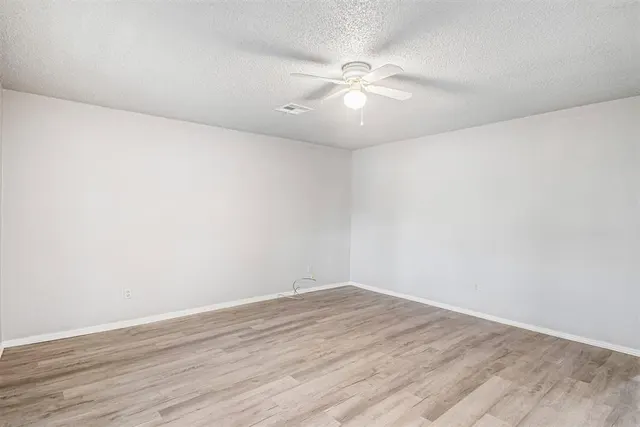 Photo 4 — 744 NW 111th Street, Oklahoma City, OK 73114