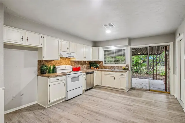 Photo 8 — 744 NW 111th Street, Oklahoma City, OK 73114