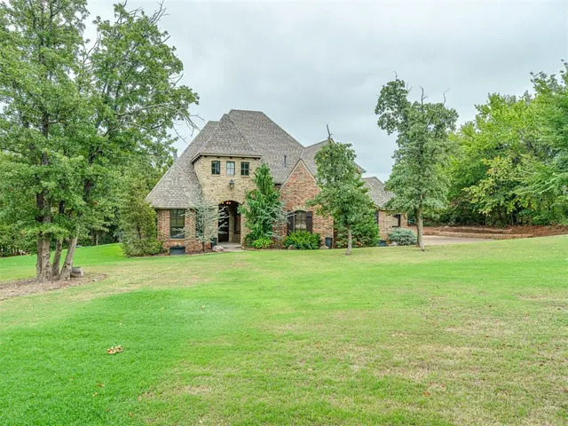 Photo 6 — 6702 Stone Hill Drive, Edmond, OK 73034