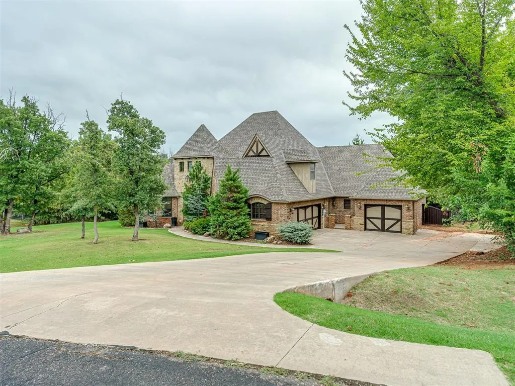 Photo 8 — 6702 Stone Hill Drive, Edmond, OK 73034