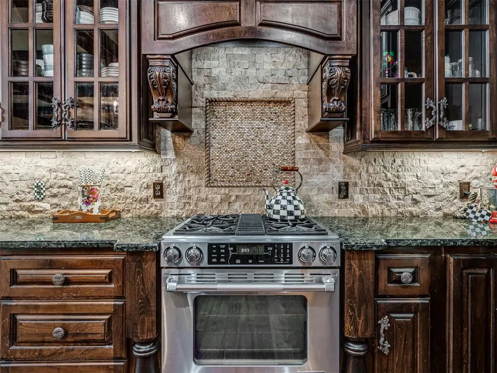 Photo 14 — 6702 Stone Hill Drive, Edmond, OK 73034