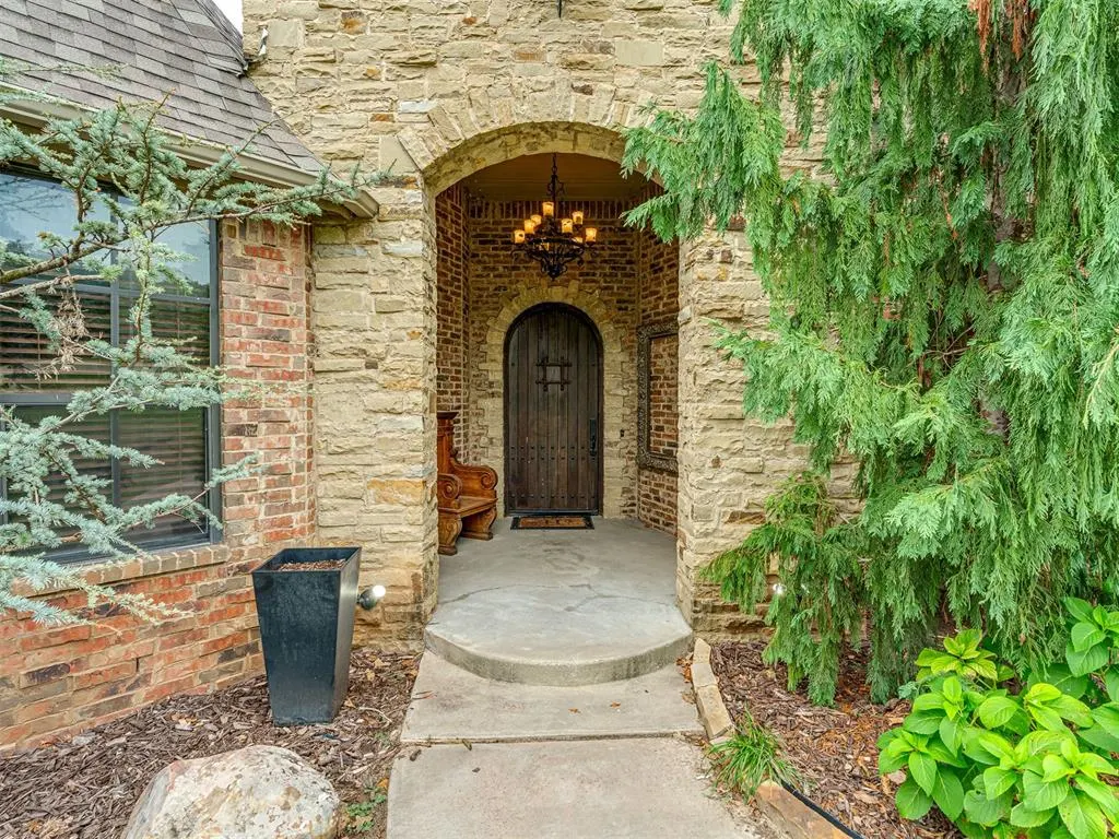 Photo 2 — 6702 Stone Hill Drive, Edmond, OK 73034