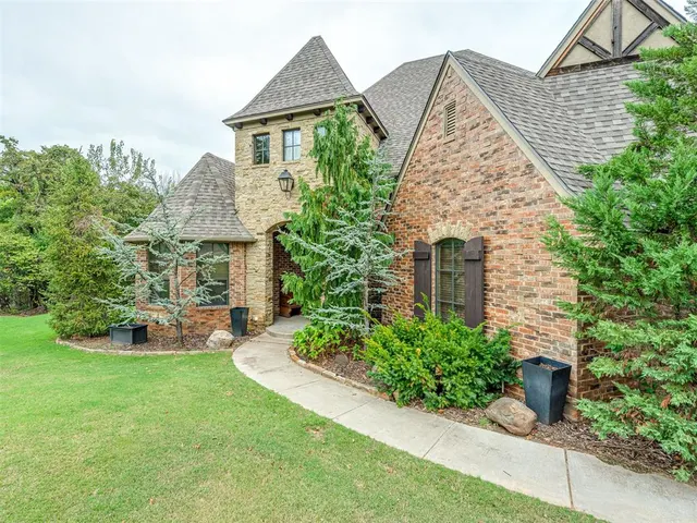 Photo 7 — 6702 Stone Hill Drive, Edmond, OK 73034
