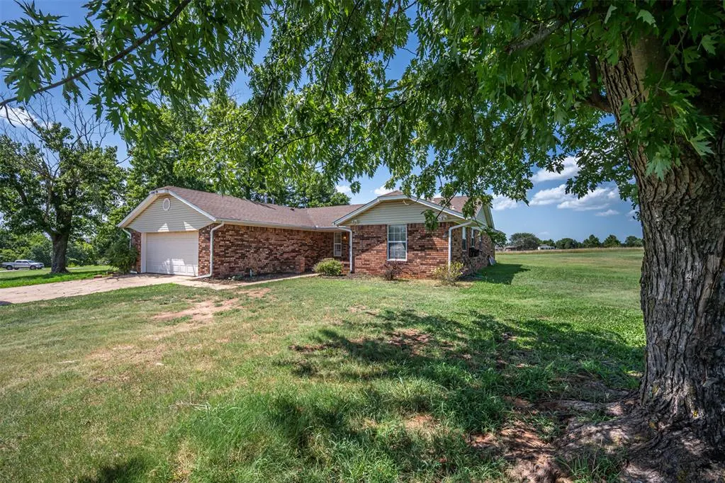 Front exterior — 103 E Lakeview Court, Tecumseh, OK 74873