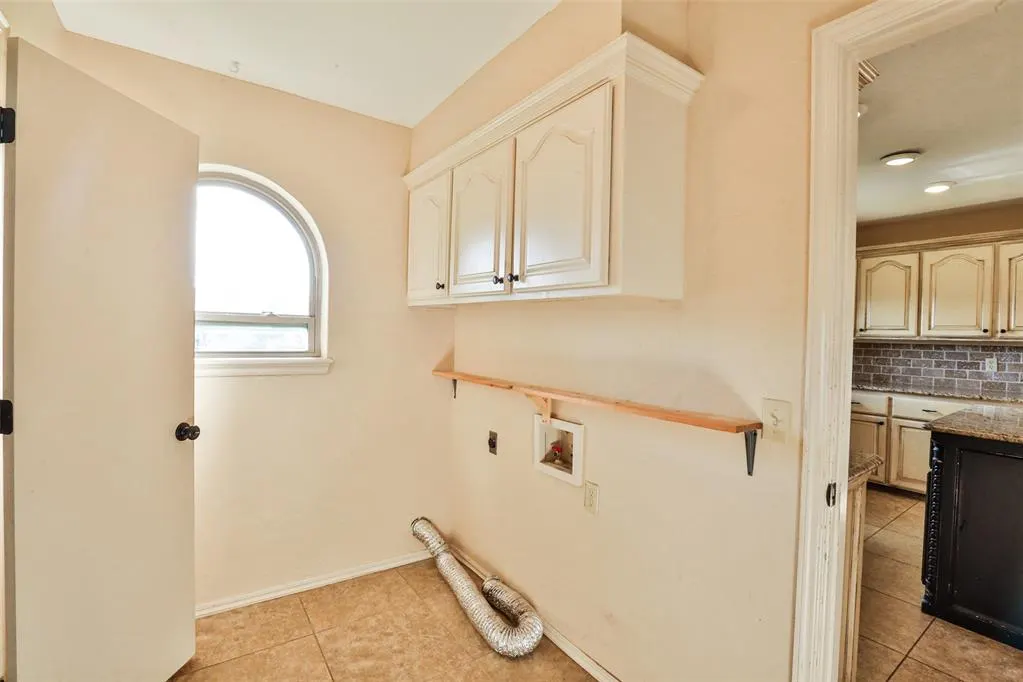 Photo 15 — 10016 Kingsgate Drive, Oklahoma City, OK 73159