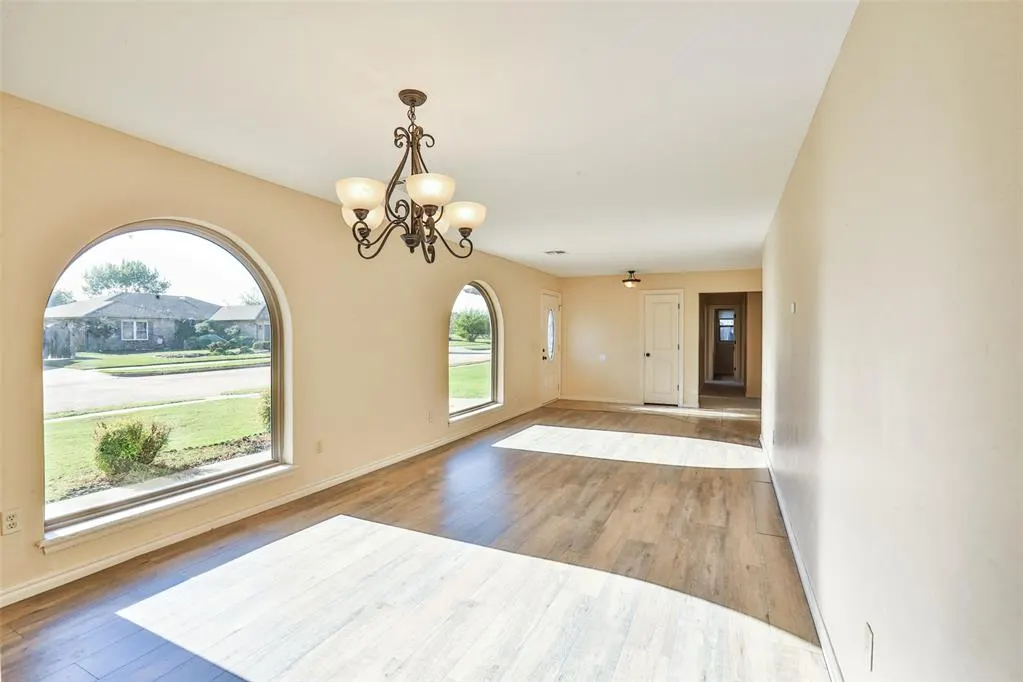Photo 16 — 10016 Kingsgate Drive, Oklahoma City, OK 73159
