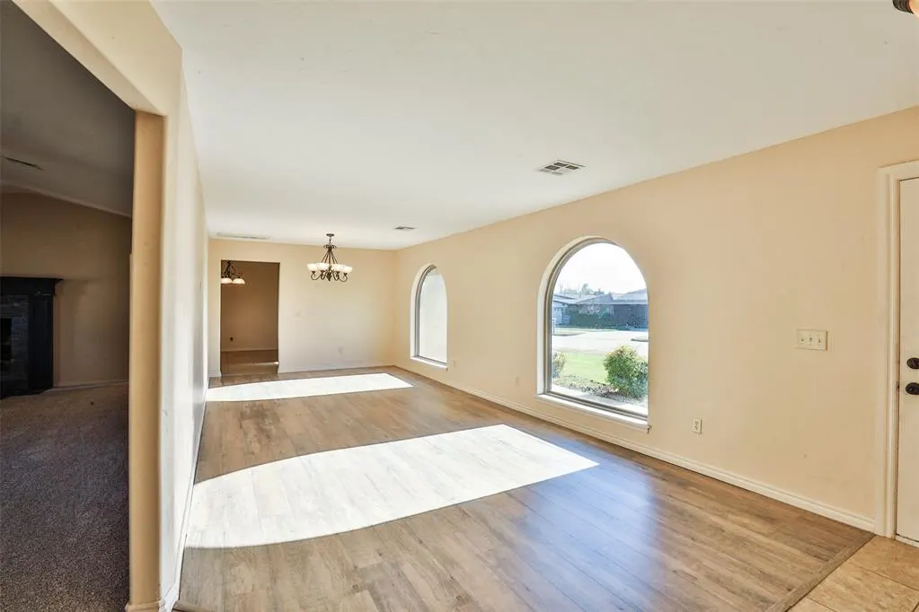 Photo 17 — 10016 Kingsgate Drive, Oklahoma City, OK 73159