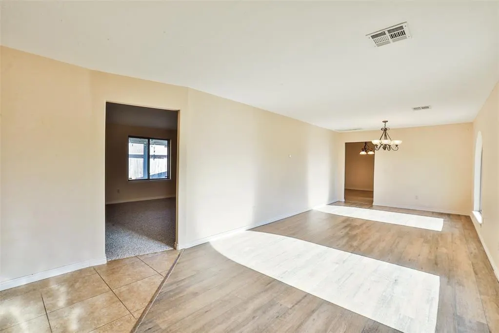 Photo 18 — 10016 Kingsgate Drive, Oklahoma City, OK 73159