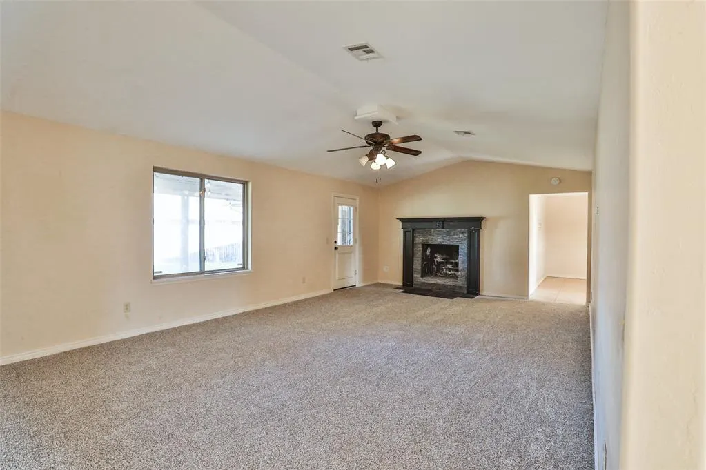 Photo 19 — 10016 Kingsgate Drive, Oklahoma City, OK 73159