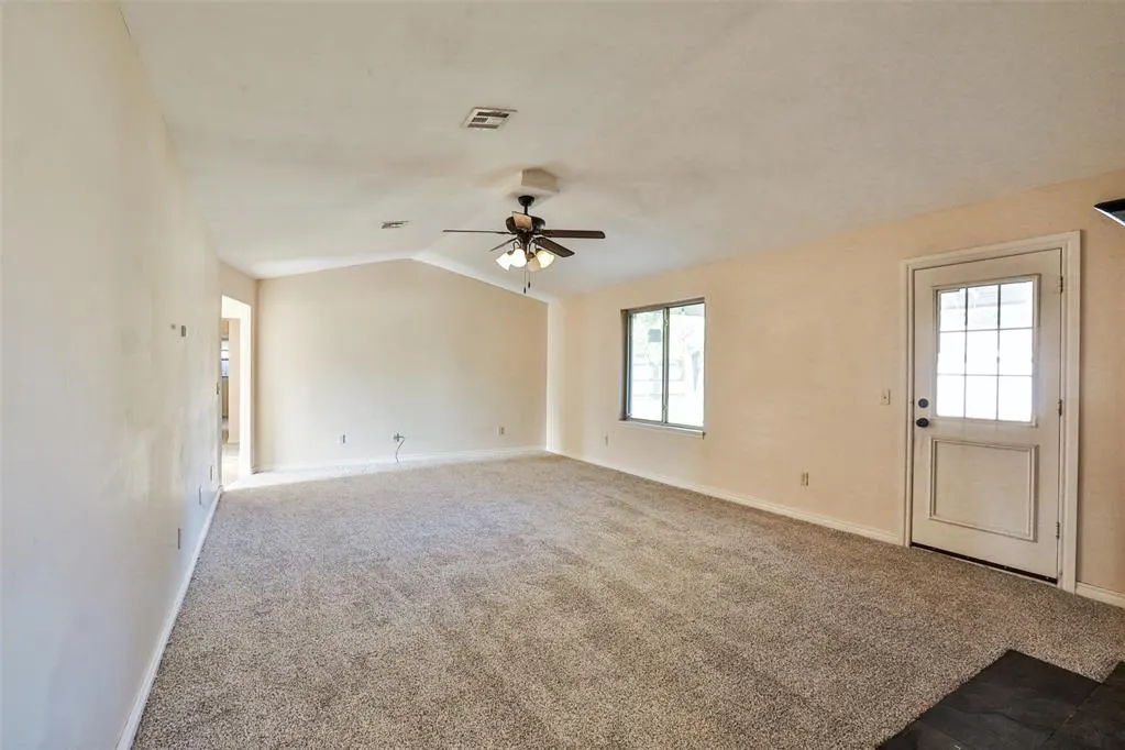 Photo 21 — 10016 Kingsgate Drive, Oklahoma City, OK 73159