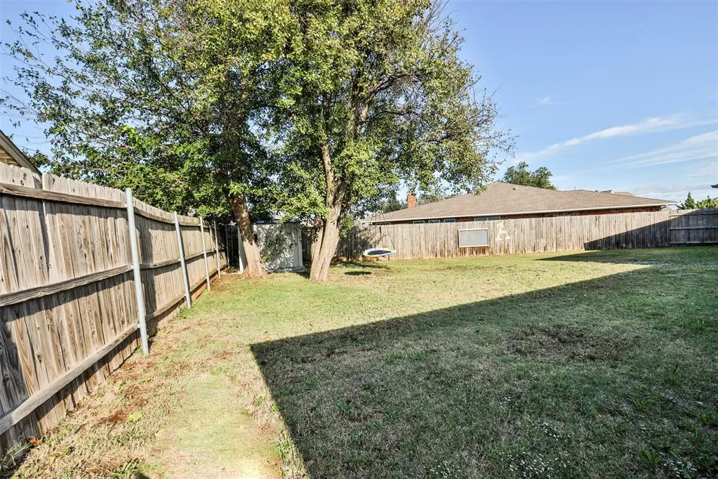 Photo 38 — 10016 Kingsgate Drive, Oklahoma City, OK 73159