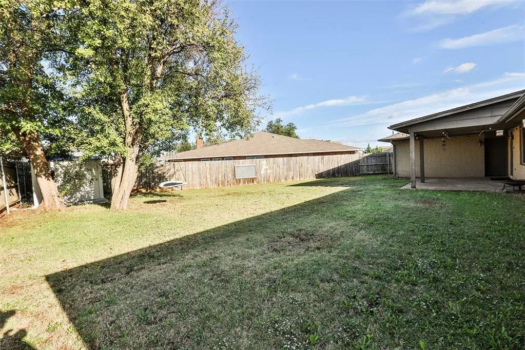 Photo 39 — 10016 Kingsgate Drive, Oklahoma City, OK 73159