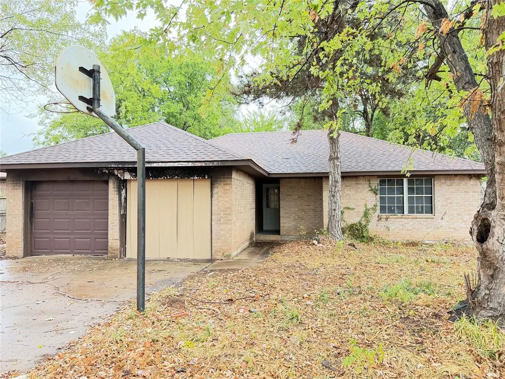 Front exterior — 619 W Hillcrest Drive, Mustang, OK 73064