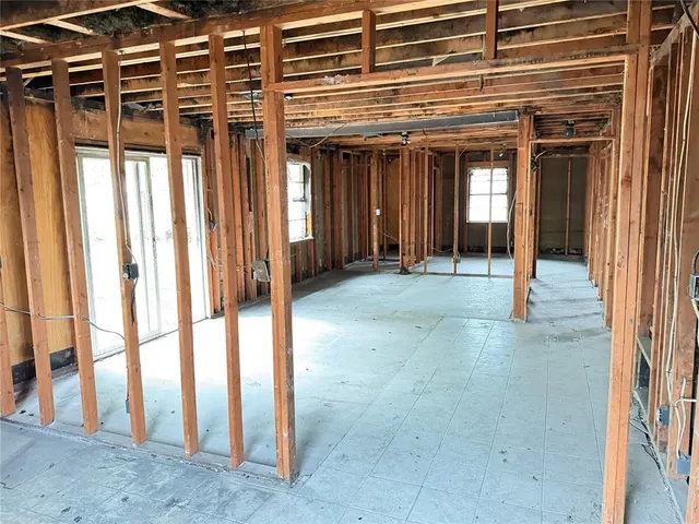 Photo 4 — 619 W Hillcrest Drive, Mustang, OK 73064