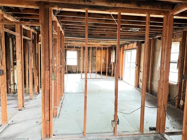 Photo 7 — 619 W Hillcrest Drive, Mustang, OK 73064